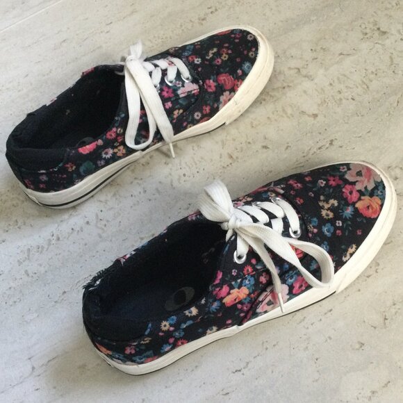 Duty Nine Floral Lace-Up Shoes for Girls - Size 4 - Picture 3 of 6